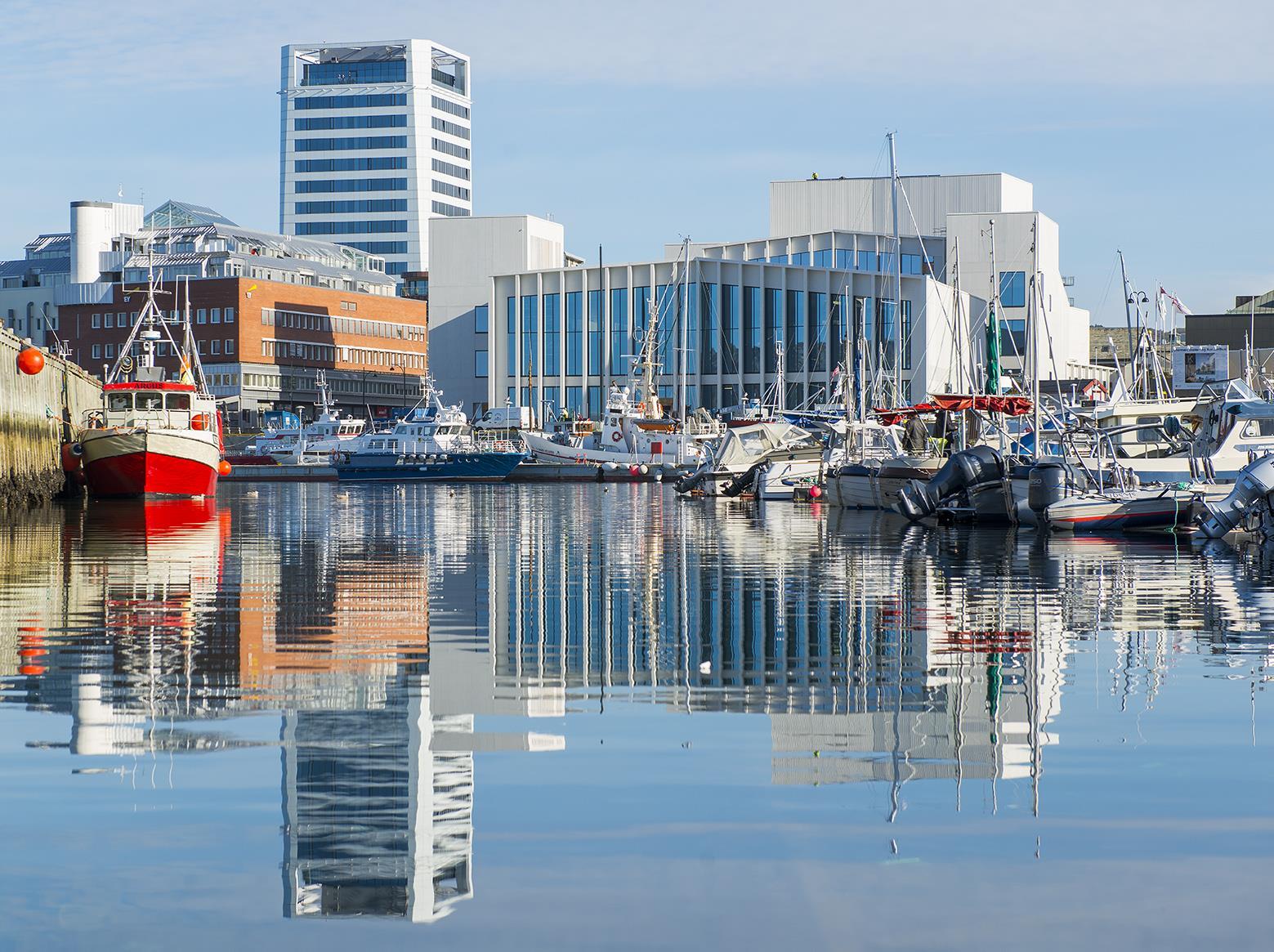 Havneområde. Utsikt mot bibliotek og konserthus. Foto.